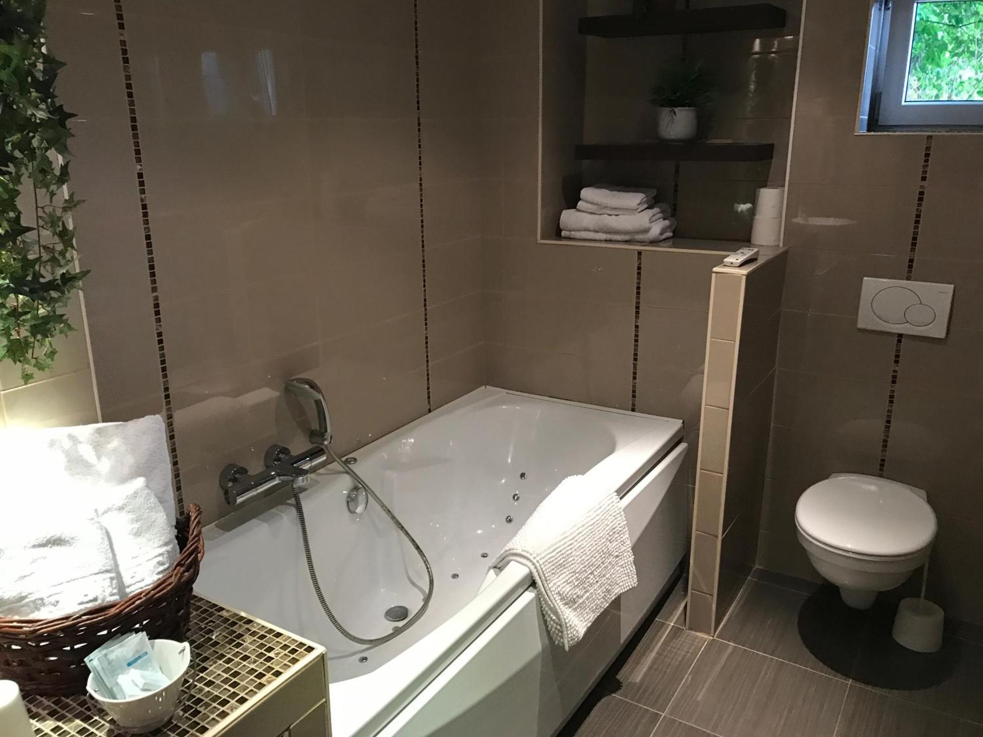 Le Cosy Hotel บูยง ภายนอก รูปภาพ
